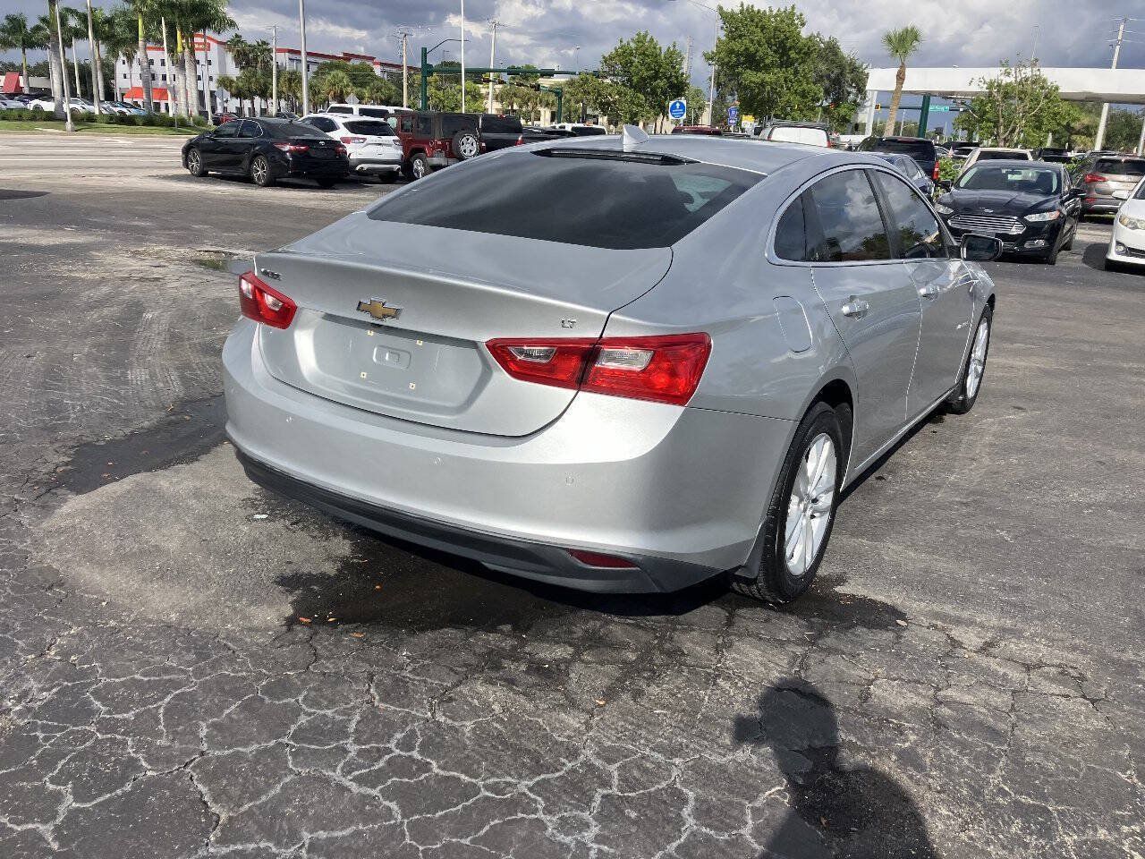 Used 2018 Chevrolet Malibu LT w/ Driver Confidence Package FWD image 5