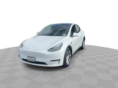 Used 2020 Tesla Model Y Long Range image 3