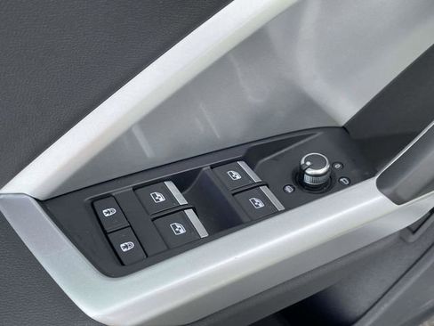 Used 2025 Audi Q3 2.0T Premium image 19