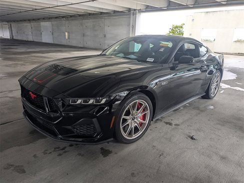 Used 2024 Ford Mustang GT Premium image 9