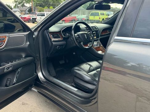 Used 2017 Lincoln Continental Reserve w/ Climate Package image 18