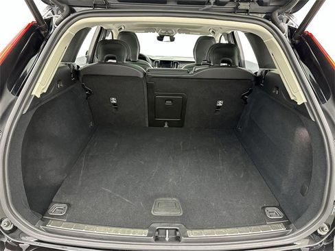 Certified 2025 Volvo XC60 B5 Plus image 24