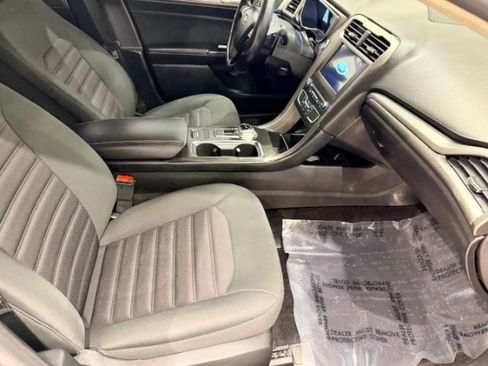 Used 2017 Ford Fusion SE w/ Fusion SE Technology Package FWD image 30