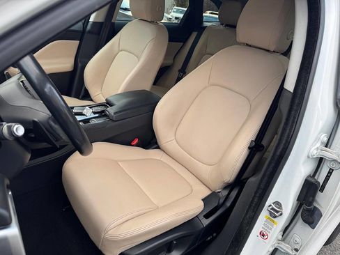 Used 2018 Jaguar F-PACE Premium image 29
