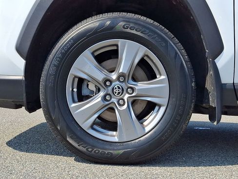 Certified 2024 Toyota RAV4 XLE w/ Convenience Package AWD/4WD image 10
