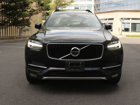 Used 2018 Volvo XC90 T6 Momentum w/ Convenience Package AWD/4WD image 3