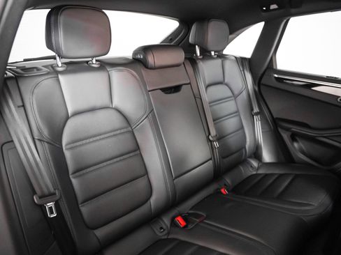 Used 2025 Porsche Macan image 6