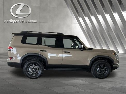 Certified 2026 Lexus GX 550 AWD/4WD image 4