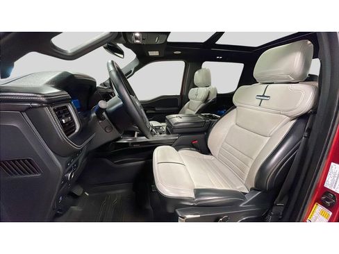 Used 2022 Ford F150 Lightning Platinum image 12