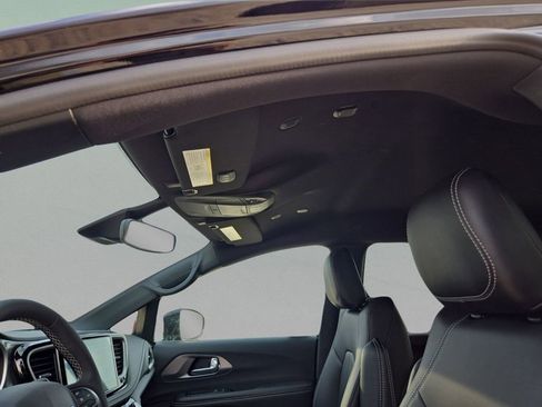 New 2026 Chrysler Pacifica Select image 15