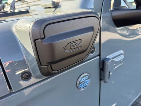 Used 2024 Jeep Wrangler Unlimited w/ Convenience Group AWD/4WD image 3