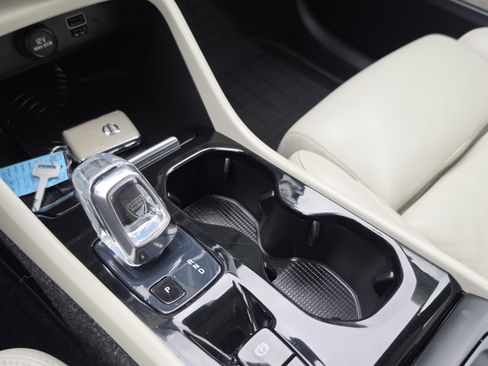 Used 2019 Volvo XC40 T5 Inscription image 38