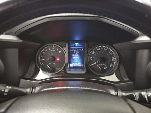 Used 2016 Toyota Tacoma TRD Sport w/ Towing Package AWD/4WD image 20