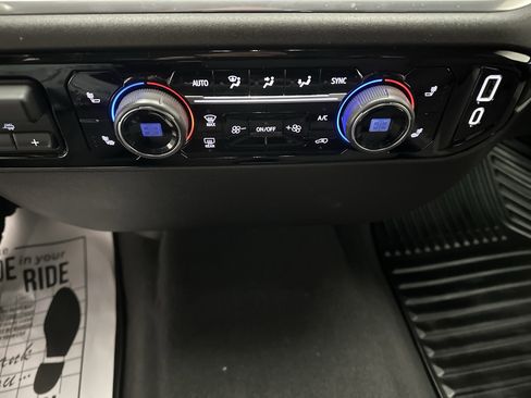 Used 2025 Chevrolet Silverado 2500 LT w/ Convenience Package image 36