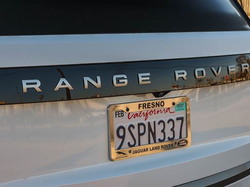 Certified 2025 Land Rover Range Rover SE image 12