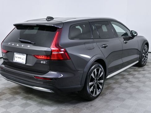 Certified 2025 Volvo V60 B5 Cross Country Ultra AWD/4WD image 30