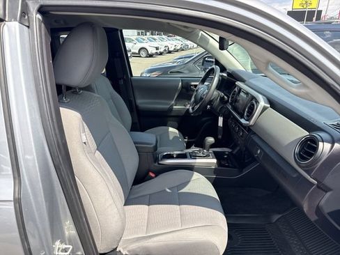Used 2018 Toyota Tacoma SR5 AWD/4WD image 38