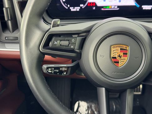 Used 2025 Porsche Cayenne S image 22