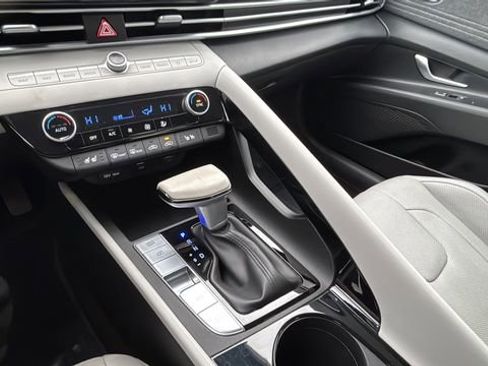 Used 2023 Hyundai Elantra Limited image 14