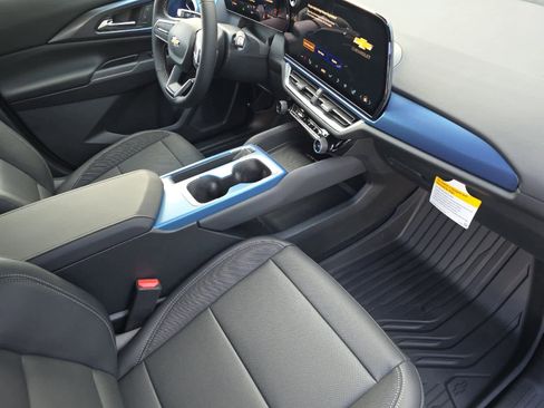 New 2026 Chevrolet Equinox EV LT image 16