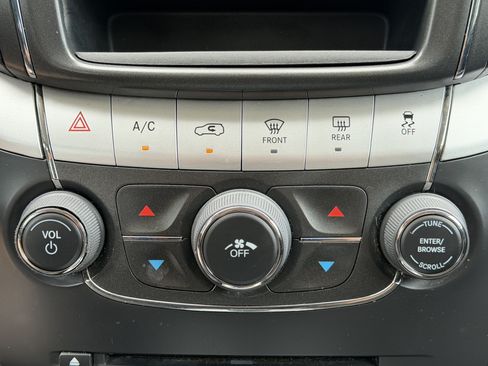 Used 2019 Dodge Journey SE w/ Connectivity Group FWD image 7