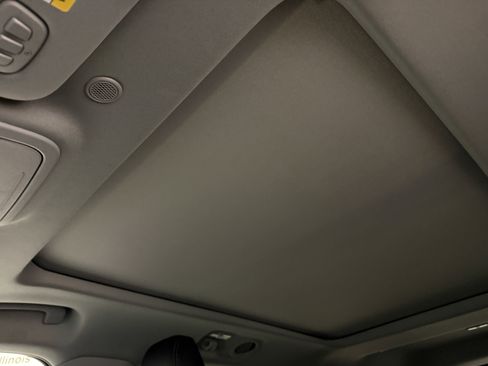 Used 2022 Ford Explorer Limited w/ Limited Technology Package image 8