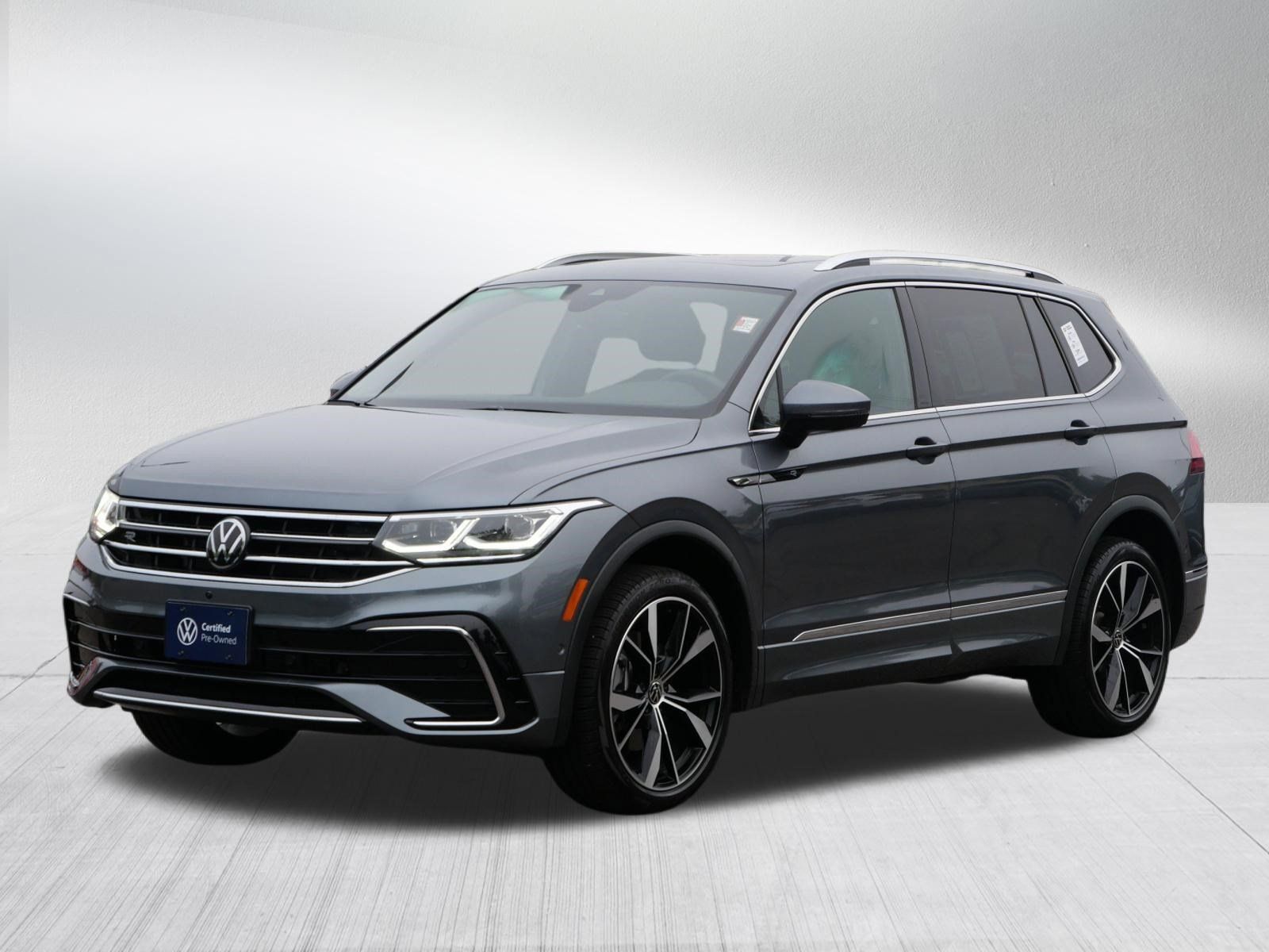 Certified 2024 Volkswagen Tiguan SEL R-Line AWD/4WD image 3