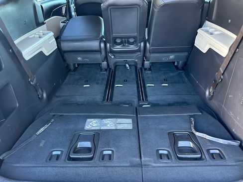Used 2023 Kia Carnival LX FWD image 17