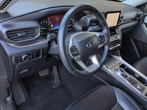 Used 2023 Ford Explorer Limited image 9