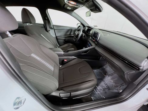 Certified 2025 Hyundai Elantra Sport FWD image 26