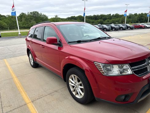 Used 2015 Dodge Journey SXT w/ Flexible Seating Group FWD image 2