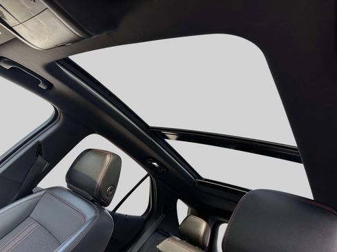 Used 2023 Chevrolet Equinox RS image 19