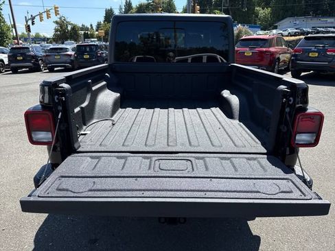 Used 2022 Jeep Gladiator Overland w/ Popular Equipment Package AWD/4WD image 13