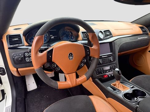 Used 2015 Maserati GranTurismo MC image 9