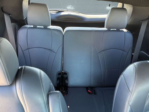 Used 2022 Buick Enclave Essence image 27