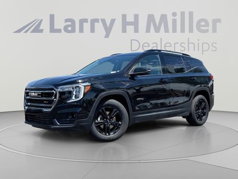 Used 2024 GMC Terrain AT4 AWD/4WD image 2