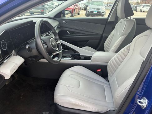 Used 2025 Hyundai Elantra Limited FWD image 28