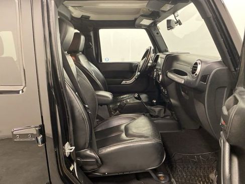 Used 2013 Jeep Wrangler Unlimited Sahara w/ Dual Top Group image 18