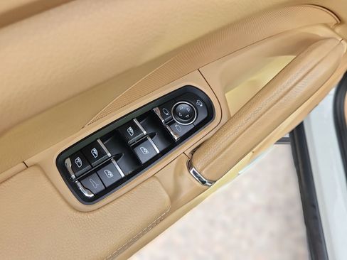 Used 2014 Porsche Cayenne S image 19