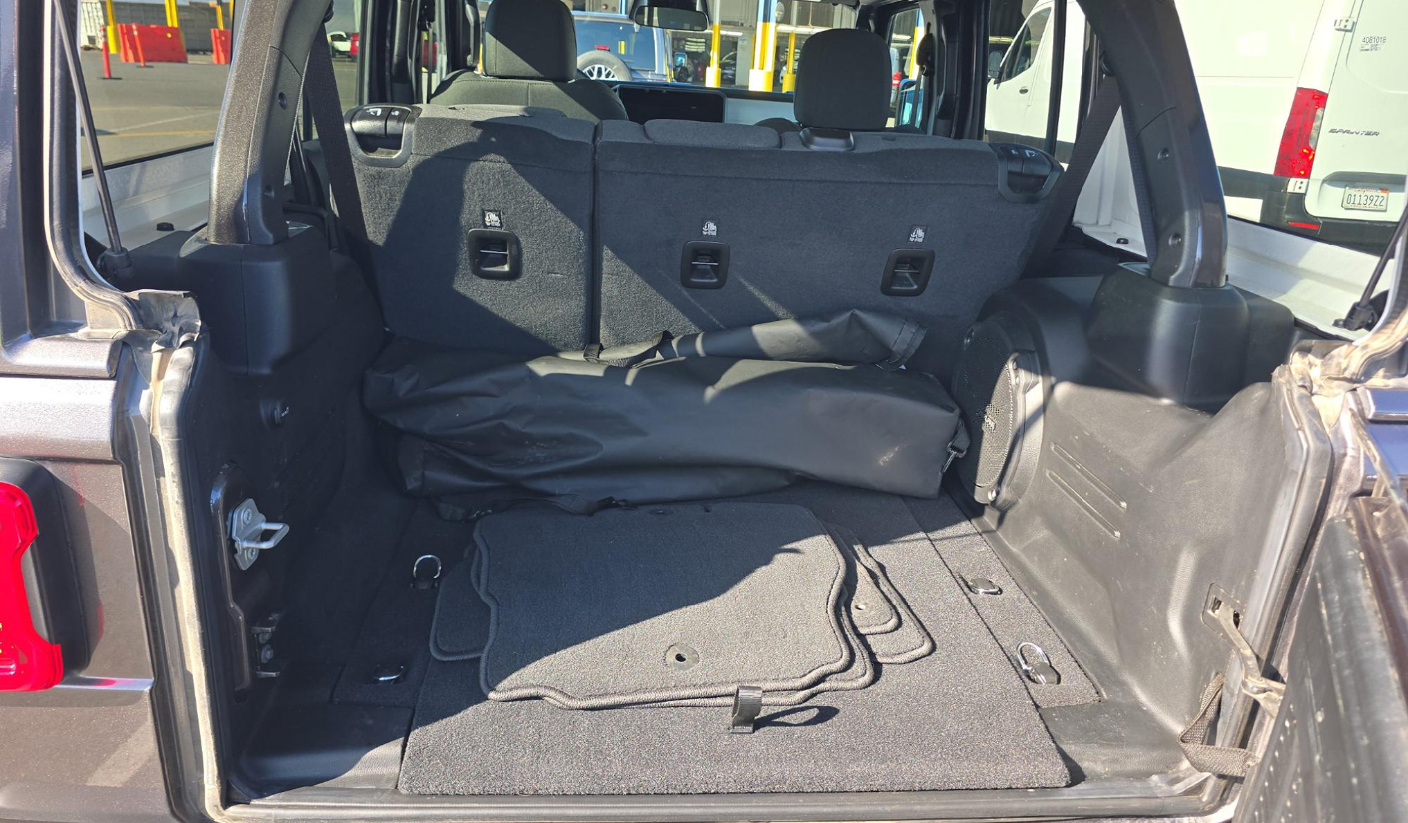 Used 2026 Jeep Wrangler Unlimited Sahara AWD/4WD image 8