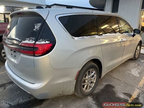 Certified 2024 Chrysler Pacifica Touring-L image 3