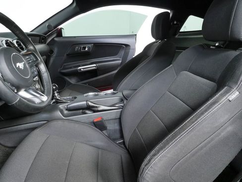 Used 2016 Ford Mustang Coupe RWD image 5