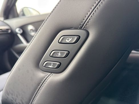 Used 2025 Genesis GV60 RWD image 19