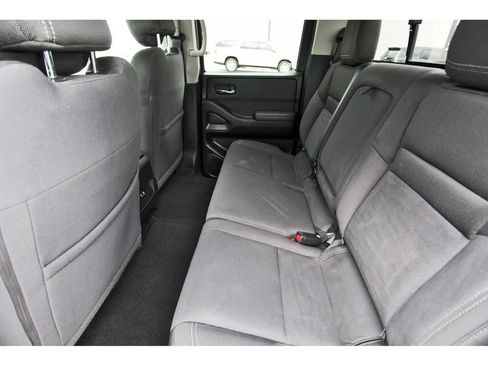 Used 2022 Nissan Frontier SV image 7