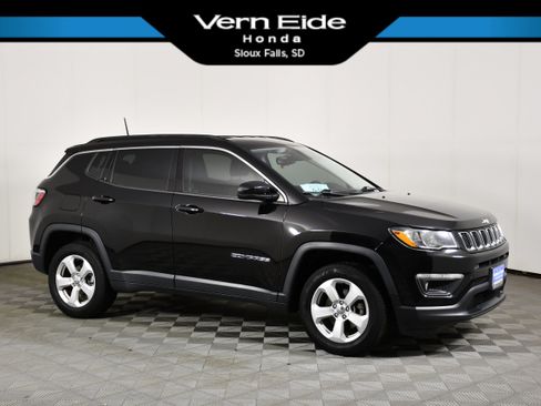 Used 2018 Jeep Compass Latitude w/ Cold Weather Group AWD/4WD image 1