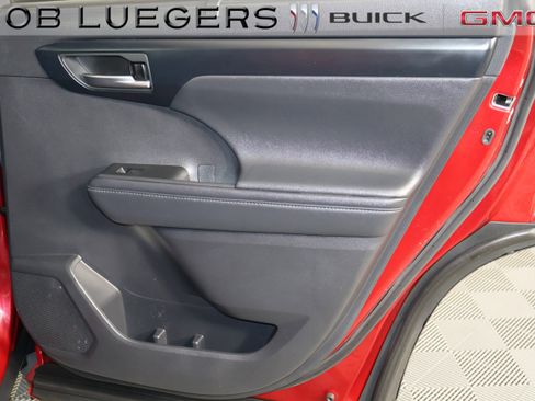 Used 2021 Toyota Highlander XSE AWD/4WD image 15