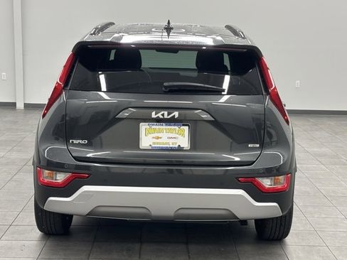 Used 2023 Kia Niro EX image 3