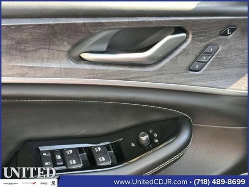 Used 2023 Jeep Grand Cherokee Overland w/ Luxury Tech Group IV image 12