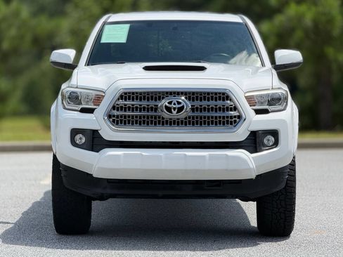Used 2017 Toyota Tacoma TRD Sport w/ Premium & Technology Package RWD image 3
