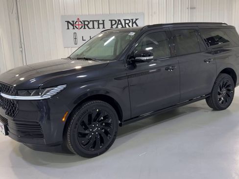 New 2026 Lincoln Navigator L Reserve AWD/4WD image 5